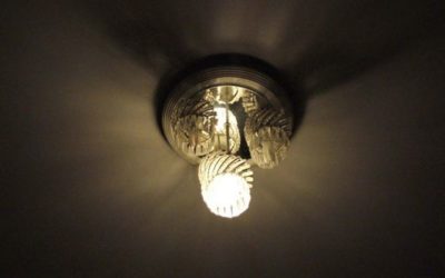 как поменять лампочку в подвесном потолке